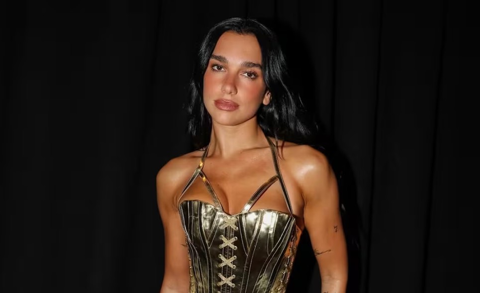 Dua Lipa disfruta México tras su gira, pero su cuerpo dijo basta