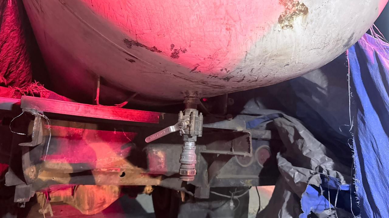 Aseguran pipa con más de 8 mil litros de gas LP en Atotonilco, Ixtacuixtla