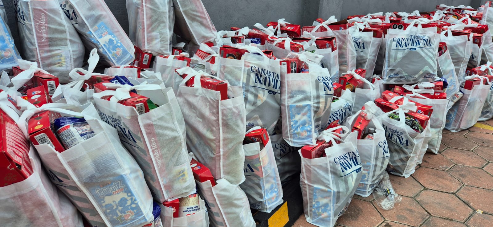 Guadalupe Cuautle concluye entrega de Despensas Navideñas en cabecera municipal