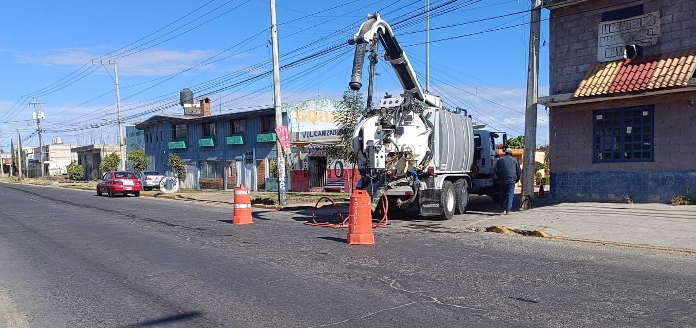 SOSAPACH realiza desazolve por taponamiento en la red de alcantarillado sanitario de San Sebastián Tepalcatepec