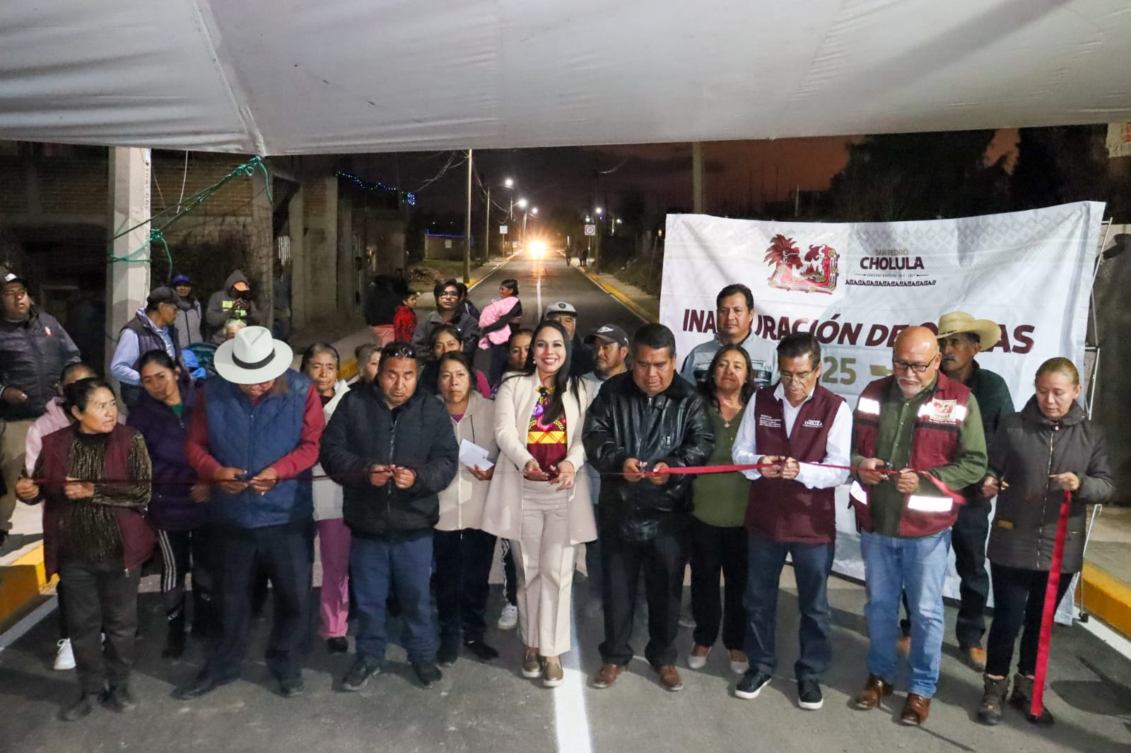 Con obras concluidas, Tonantzin Fernández mejora calles en Santa Bárbara Almoloya y San Juan Tlautla