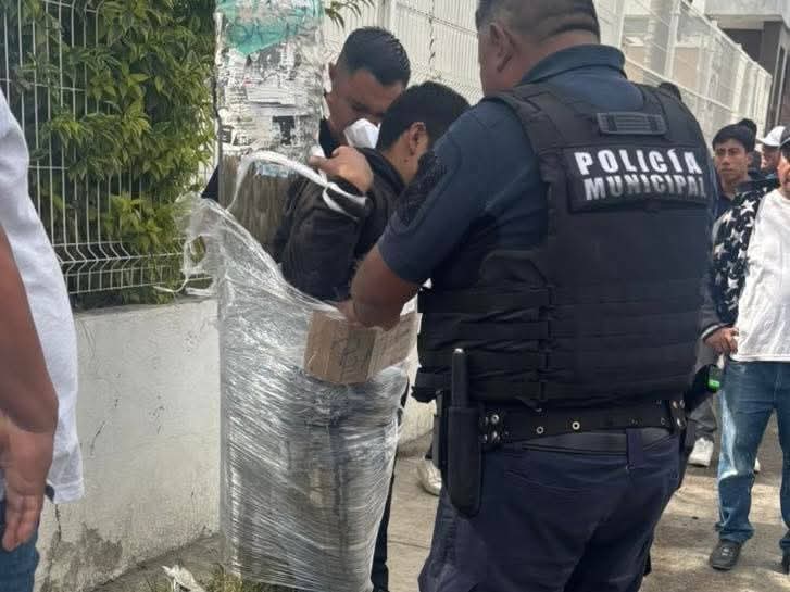 Envuelto y para regalo de la policía dejan a ladrón en Acuitlapilco