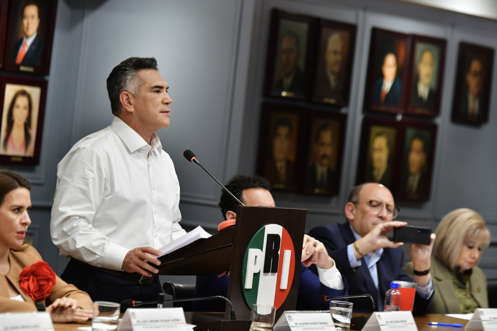 Alejandro Moreno exige frenar obras ligadas a hijos de López Obrador
