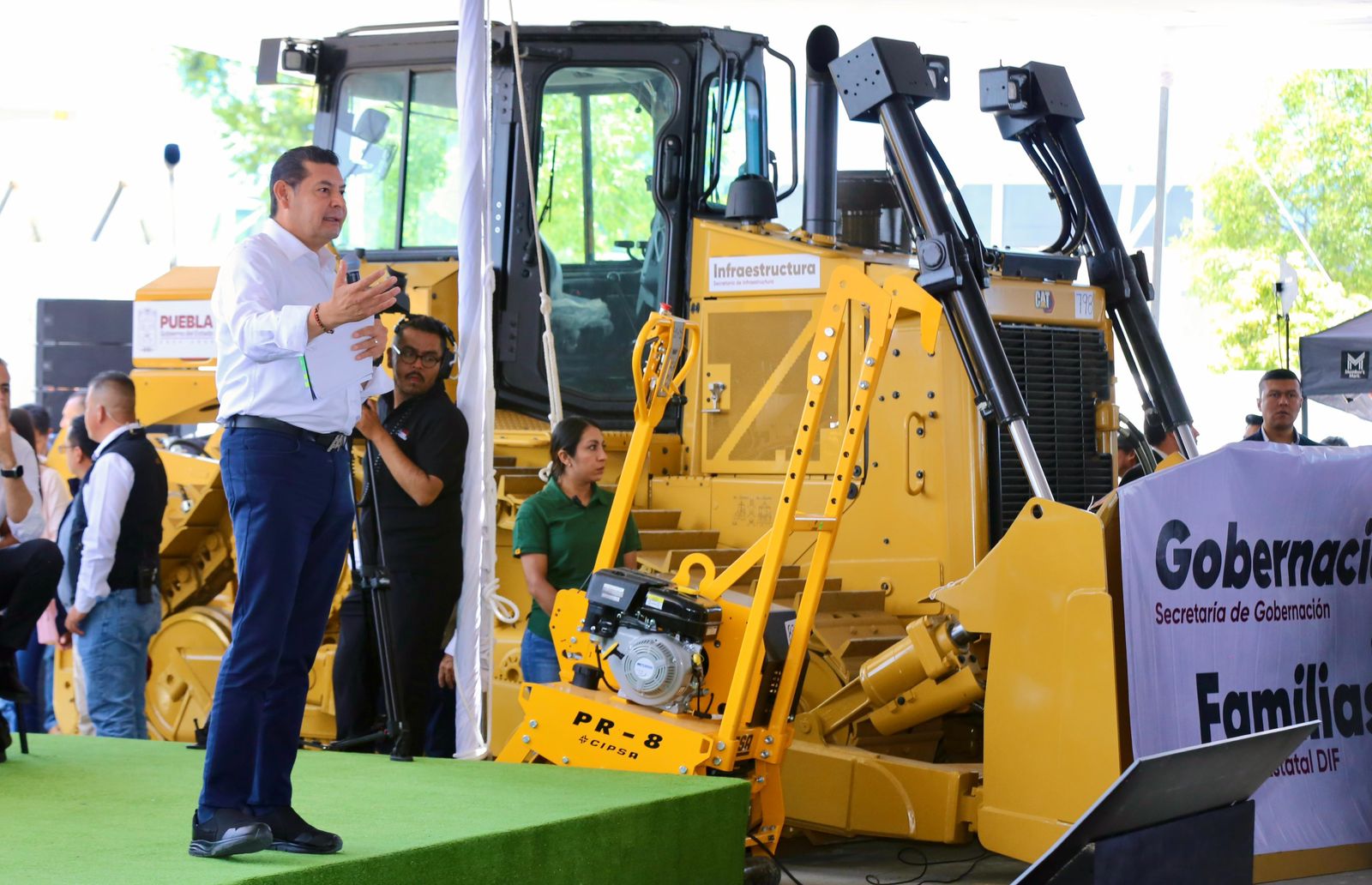 Gobierno estatal transforma los 217 municipios con módulos de maquinaria