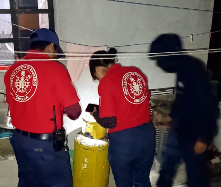 Acción inmediata de Vialidad Municipal de la SSC Cholula y Protección Civil permite sofocar incendio y poner a salvo a una adulta mayor