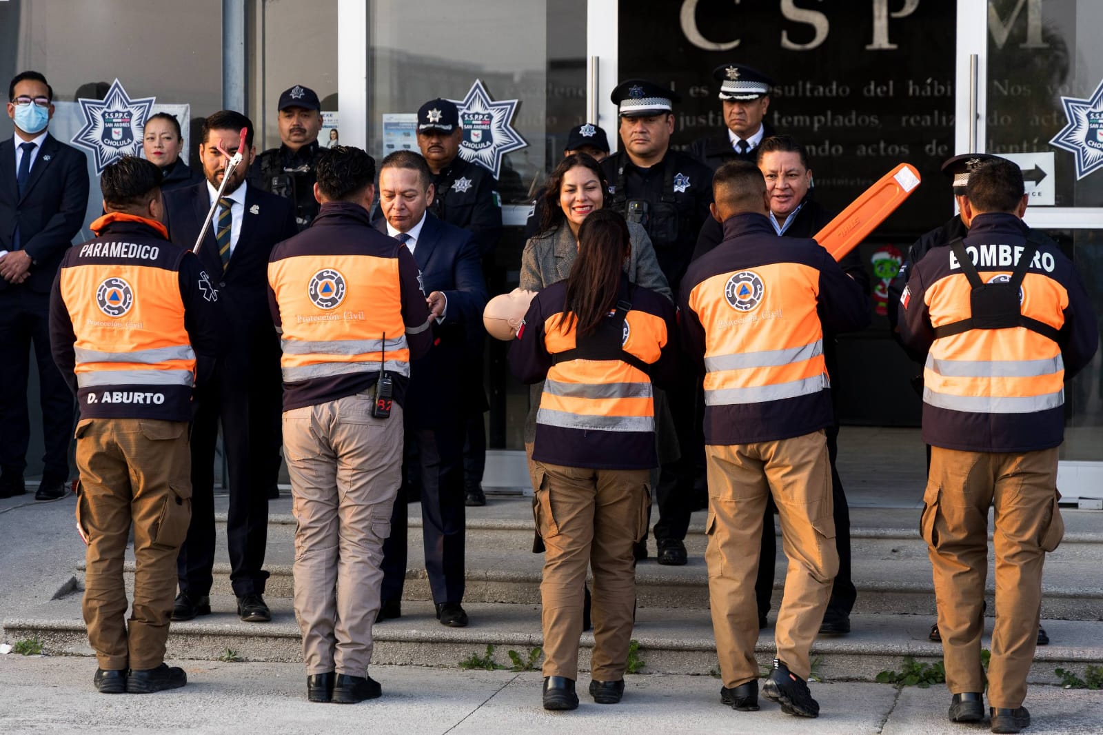 entregan unidformes policias sach 1