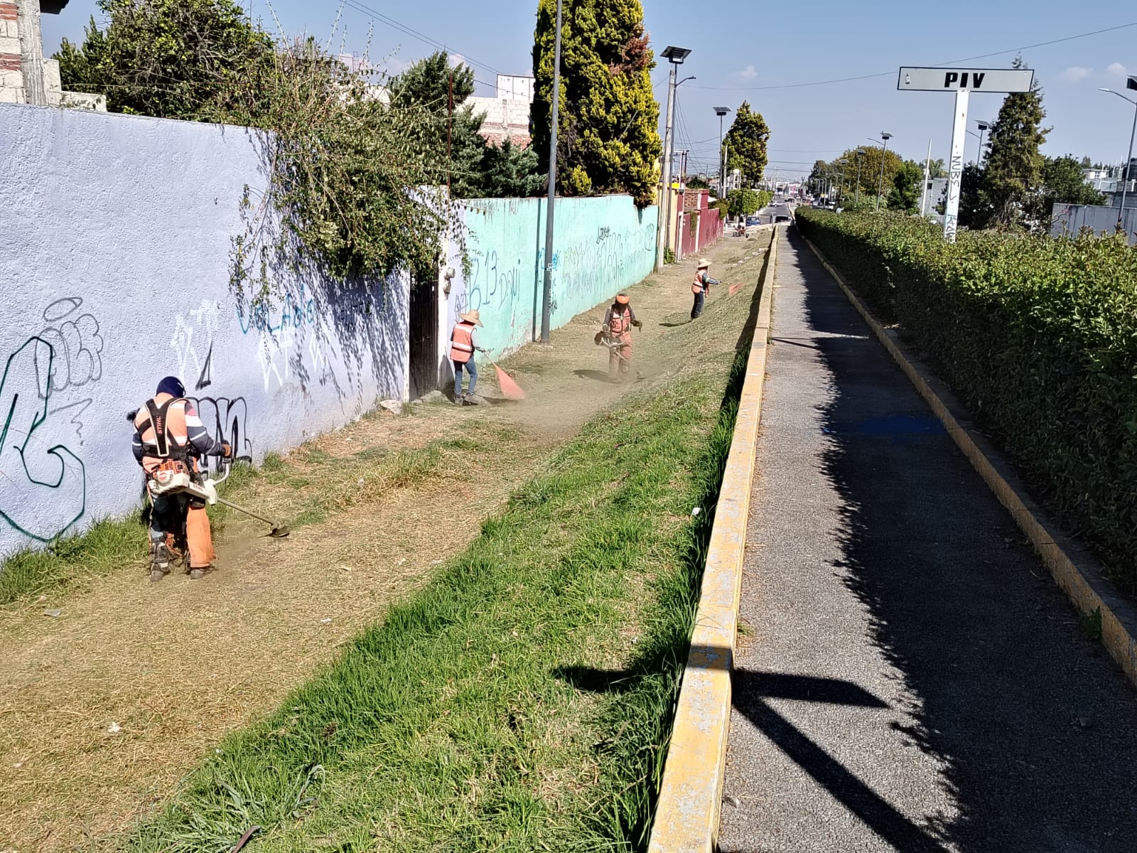 Permanente limpieza y mantenimiento en espacios públicos de San Pedro Cholula