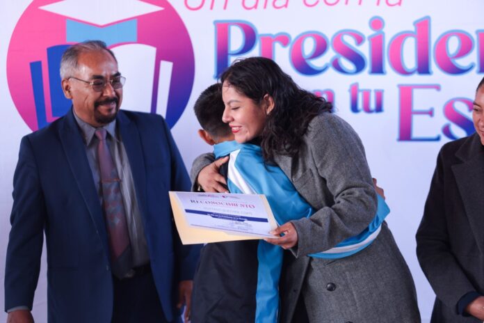 Impulsa Lupita Cuautle a estudiantes sobresalientes en la décima edición del programa escolar