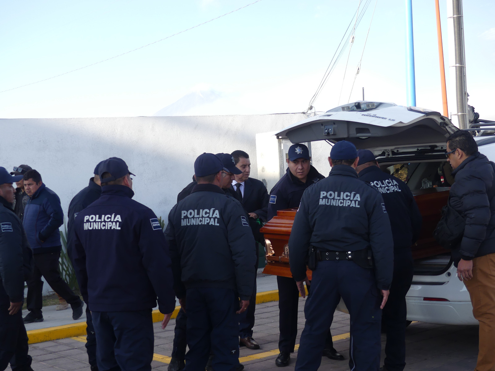 rinden homenaje a policía caído coronango 4