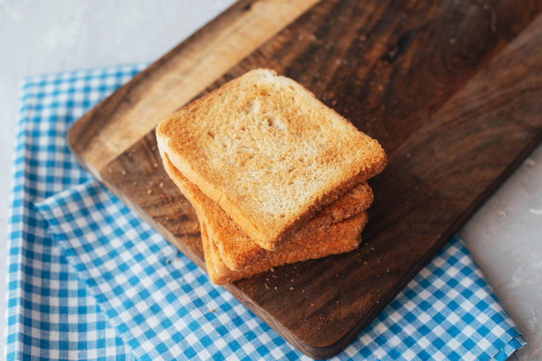 ¡Adiós hinchazón! Los alimentos que deberías evitar para un rostro más definido