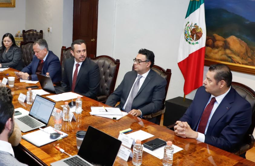 Gobernador Armenta coordina esfuerzos para mejorar los servicios de salud en Puebla