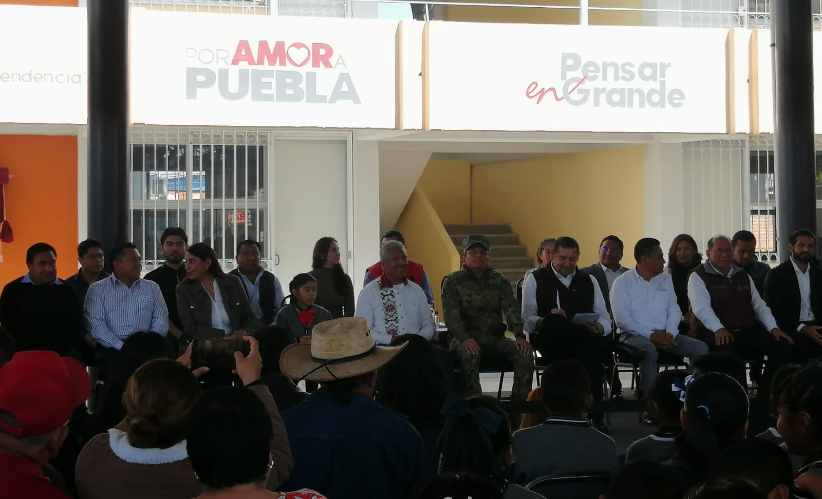 inauguran aulas coronango 3