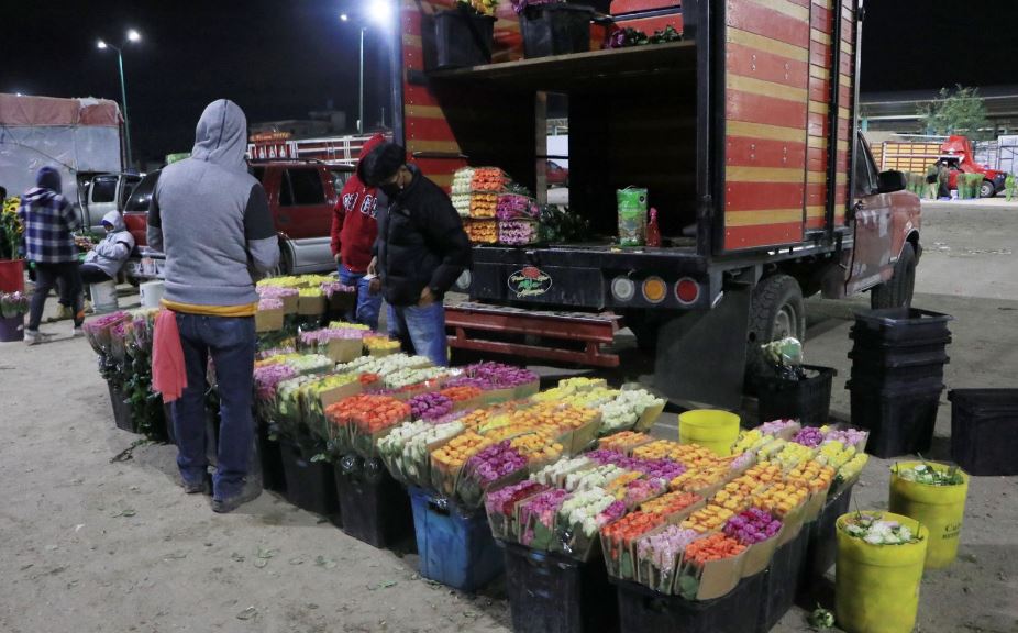 Fomentan consumo local con más de 500 productores en el Mercado de Flores