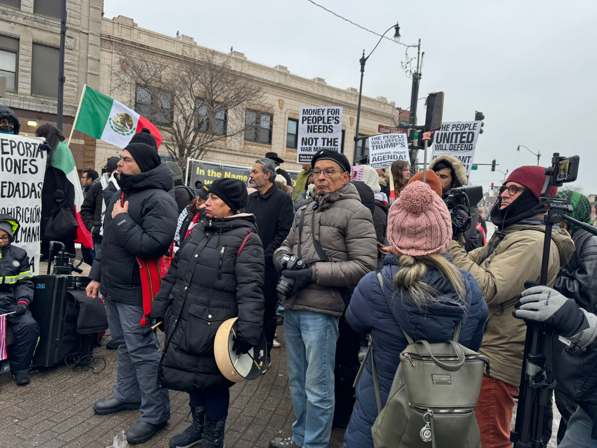 Migrantes mexicanos protestan contra Trump en Chicago