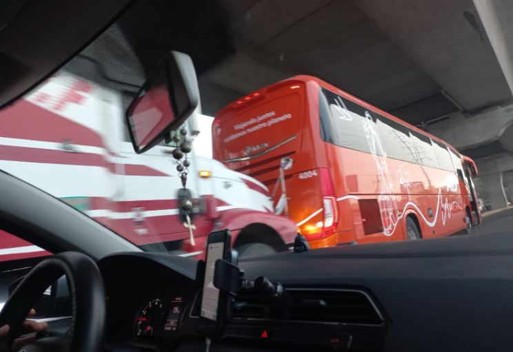 Choque en la autopista México-Puebla genera caos vial esta mañana