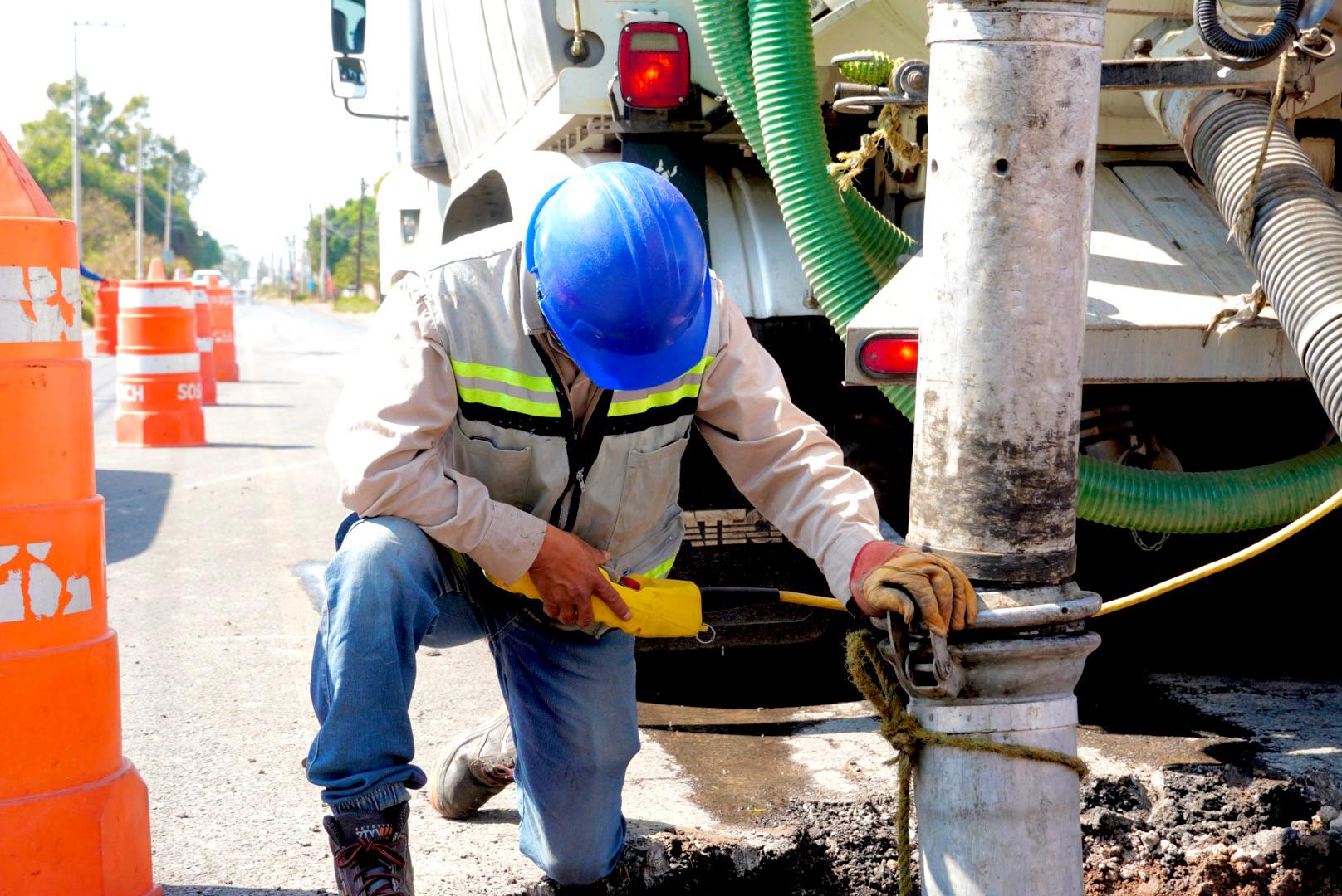 SOSAPACH Repara Fuga de Drenaje sobre Carretera Paso de Cortés