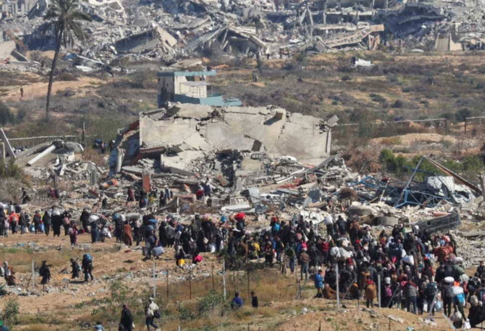 Más de 376 mil palestinos regresan al norte de Gaza tras alto al fuego