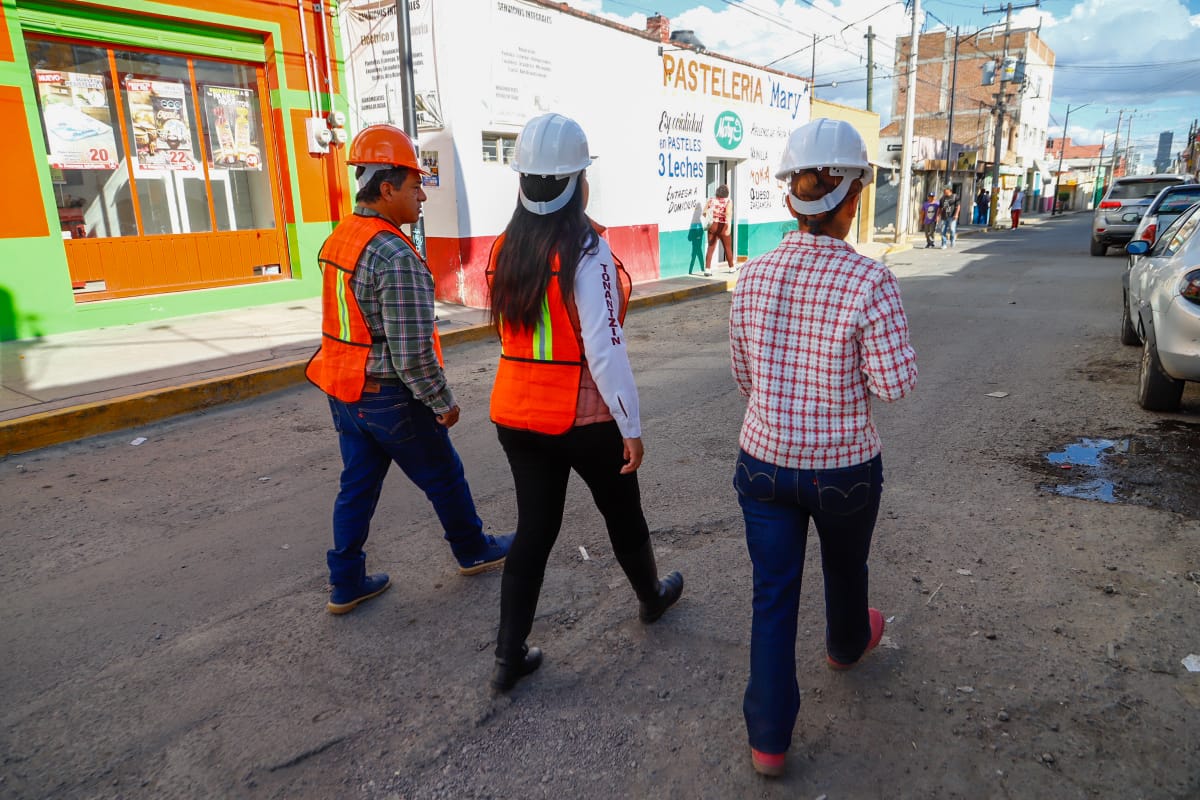 Recorre Tonantzin Fernández vialidades de Santiago Momoxpan