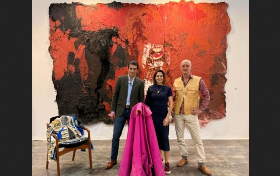 Arte y tauromaquia se fusionan en “Pelea o vuela” de Randy Shull