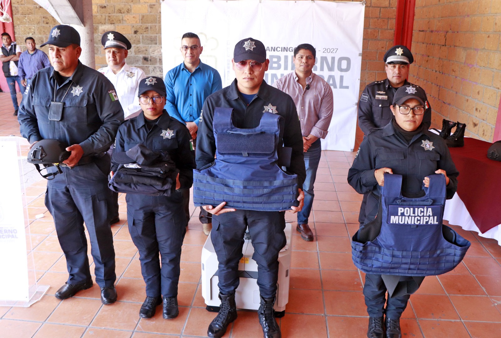 uniformes nuevos a policias cuautlancingo 2