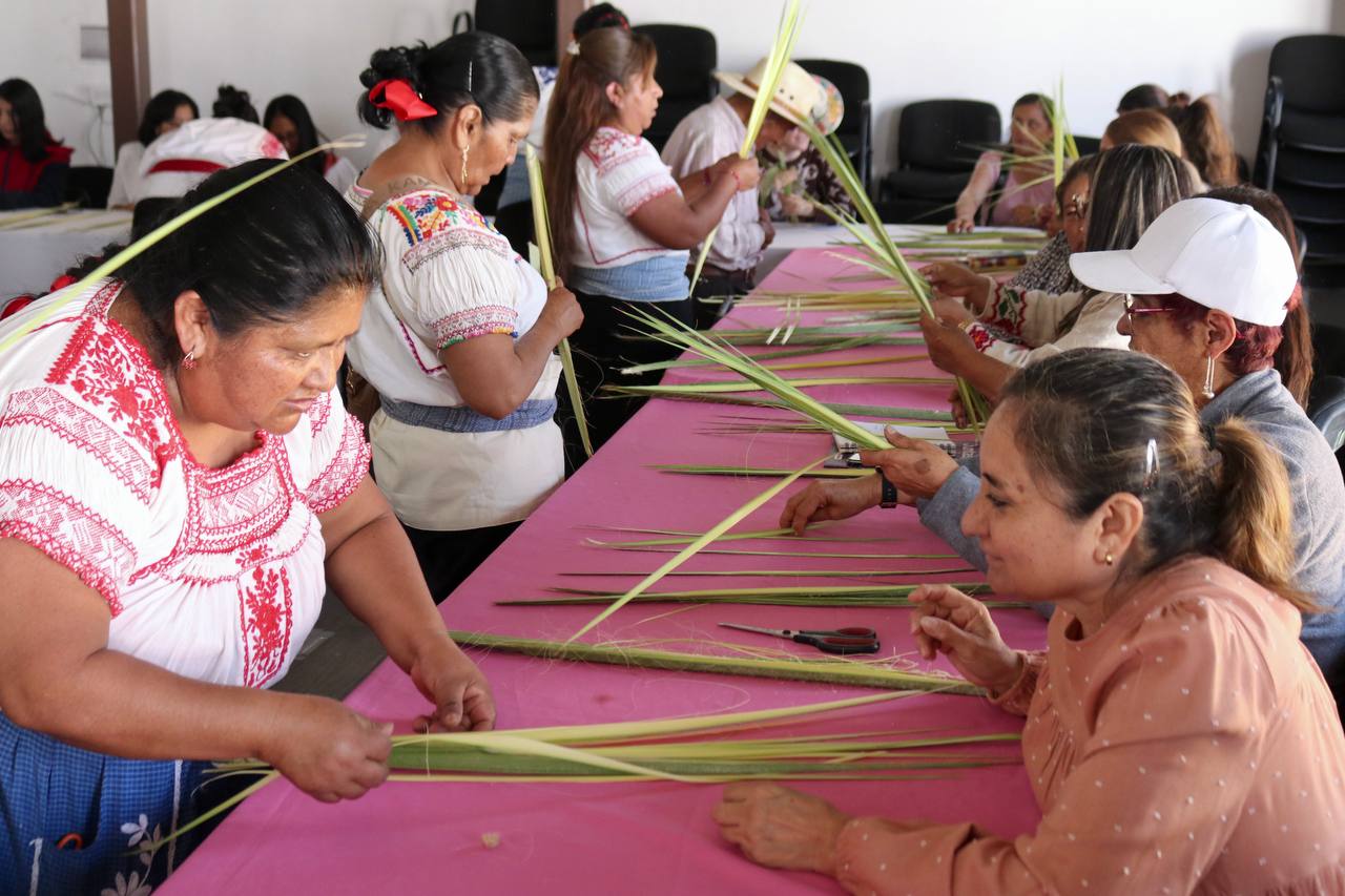 Inician talleres de conservación de conocimientos y artes ancestrales en San Andrés Cholula