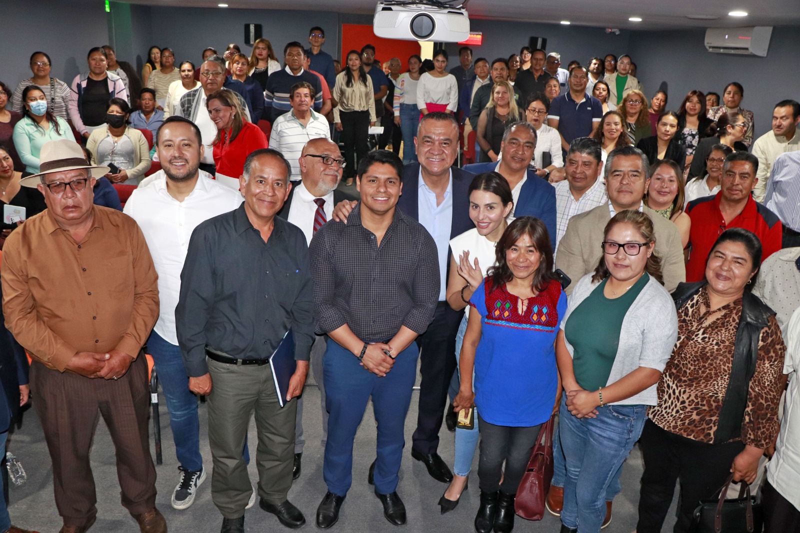 En Cuautlancingo daremos todo el apoyo a nuestros hermanos migrantes y a sus familias: Omar Muñoz 