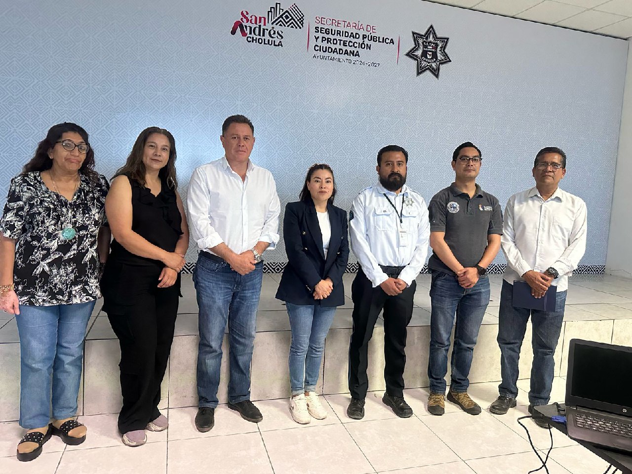 Comerciantes de San Andrés Cholula reciben pláticas preventivas sobre delitos como el fraude y la extorsión