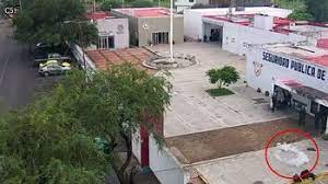 Dron lanza explosivo a policías de Uriangato durante pase de lista