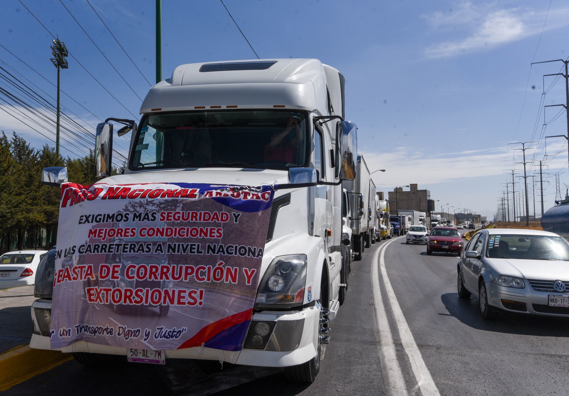 Transportistas en México: mal pagados, inseguros y bajo sospecha