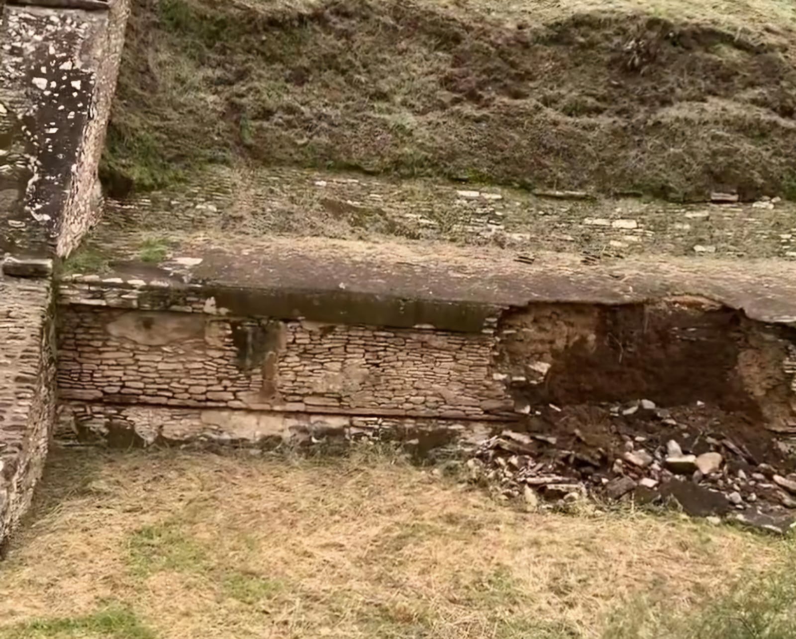 Reportan afectaciones en estructura arqueológica de Cholula tras intensas lluvias