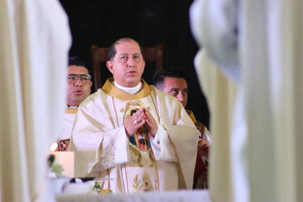 Obispo auxiliar de Puebla dedica oraciones a víctimas de violencia y al periodista Alfredo Aco