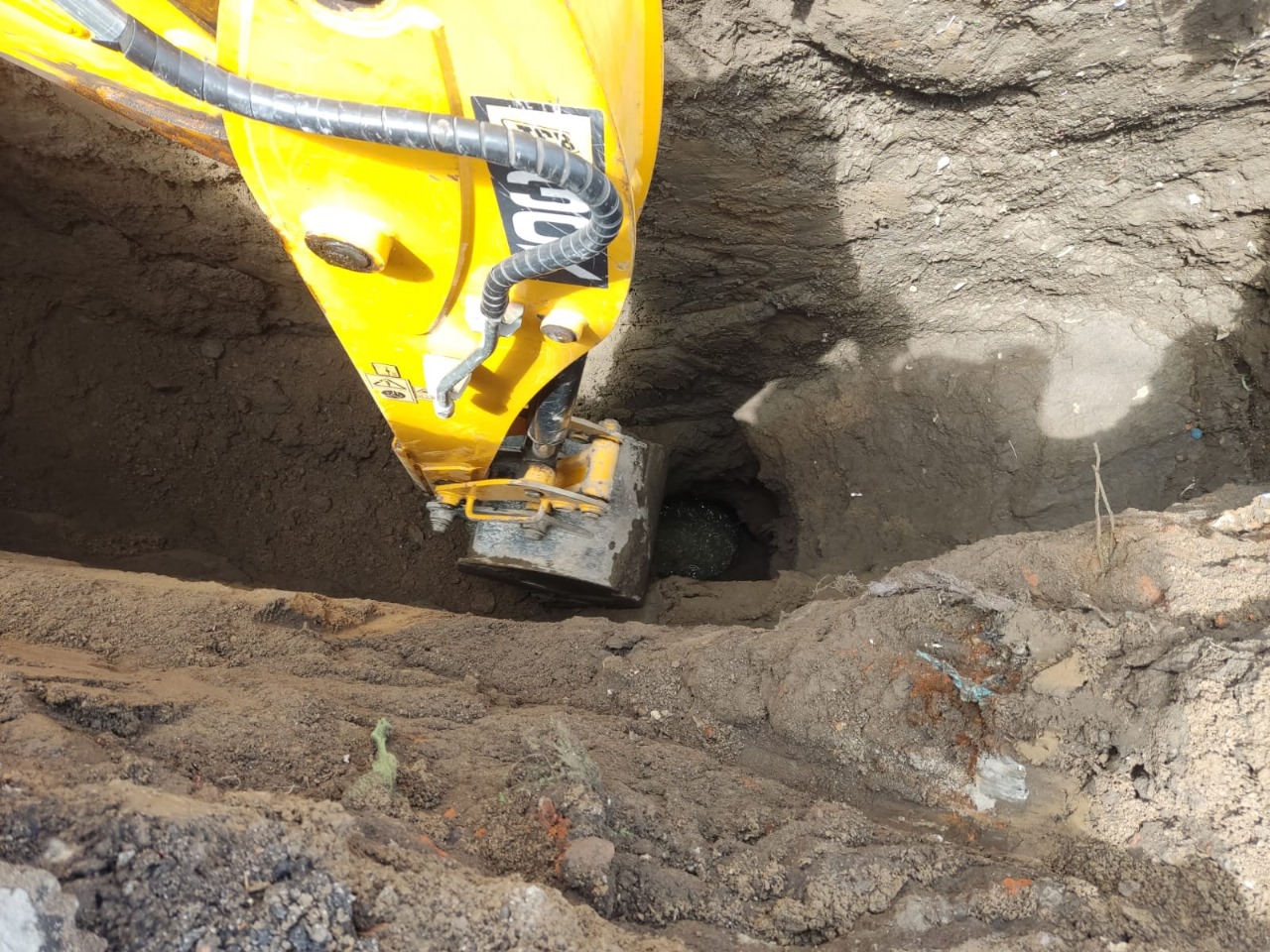 Atiende Sosapach socavón en San Pablo Tecámac tras denuncia ciudadana