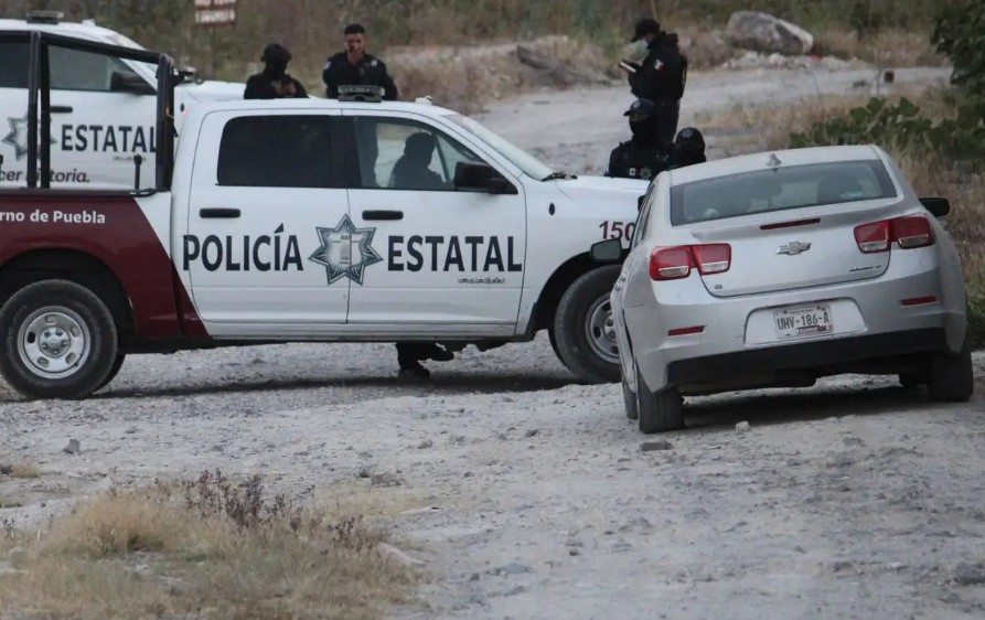 Encuentran cuerpo en Audi abandonado en Huejotzingo