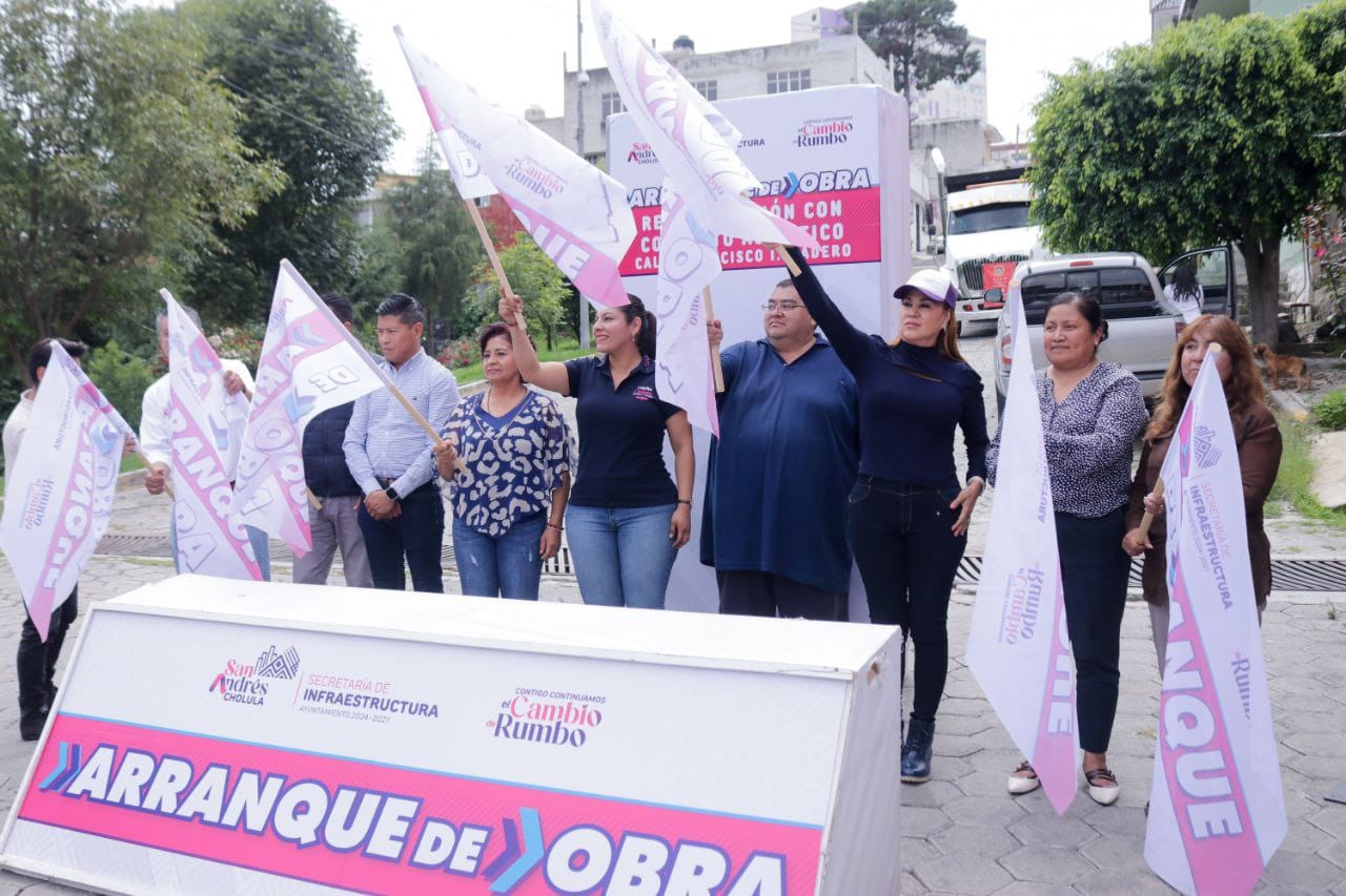 Comienza Lupita Cuautle obra de pavimentación ahora en colonia Concepción Guadalupe