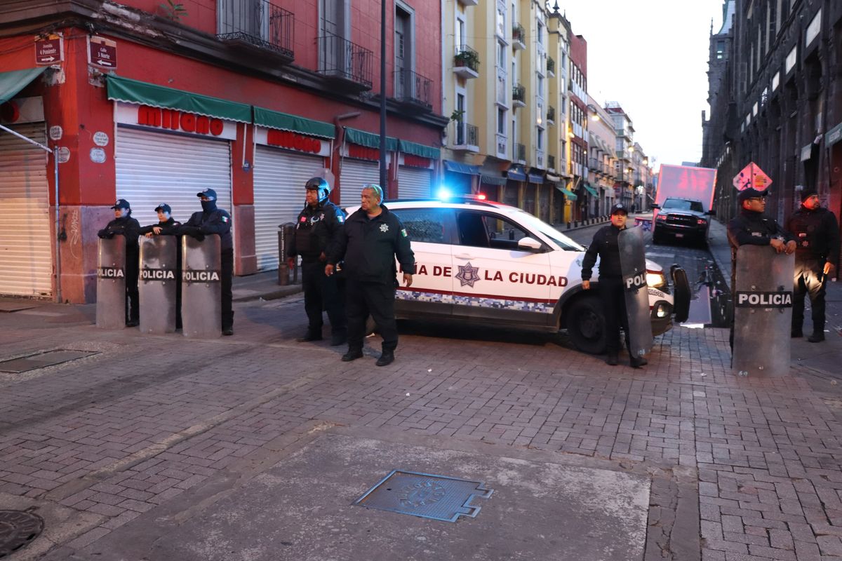 Despliegan operativo para reordenar comercio informal en el Centro Histórico de Puebla