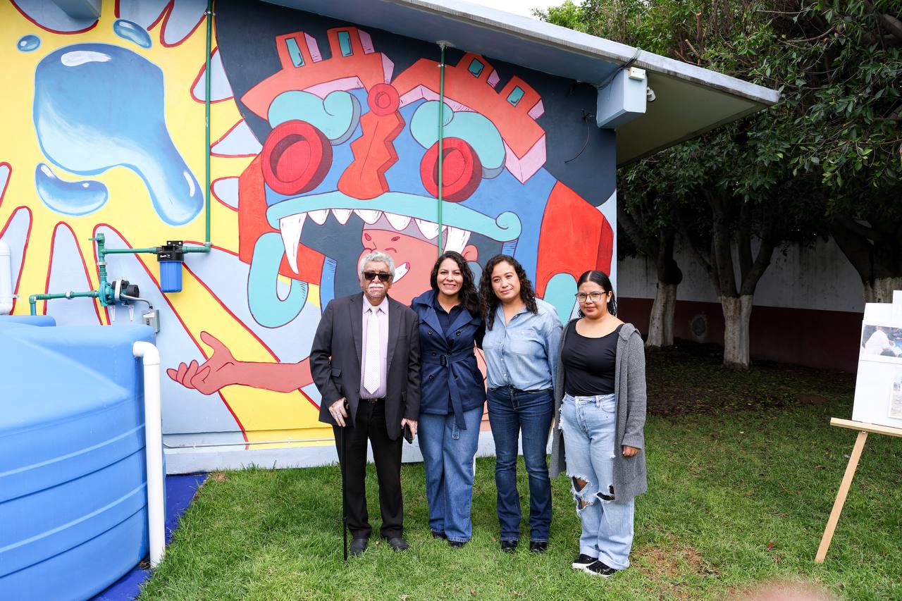 Entrega Lupita Cuautle sistema de captación pluvial a primaria en San Andrés Cholula