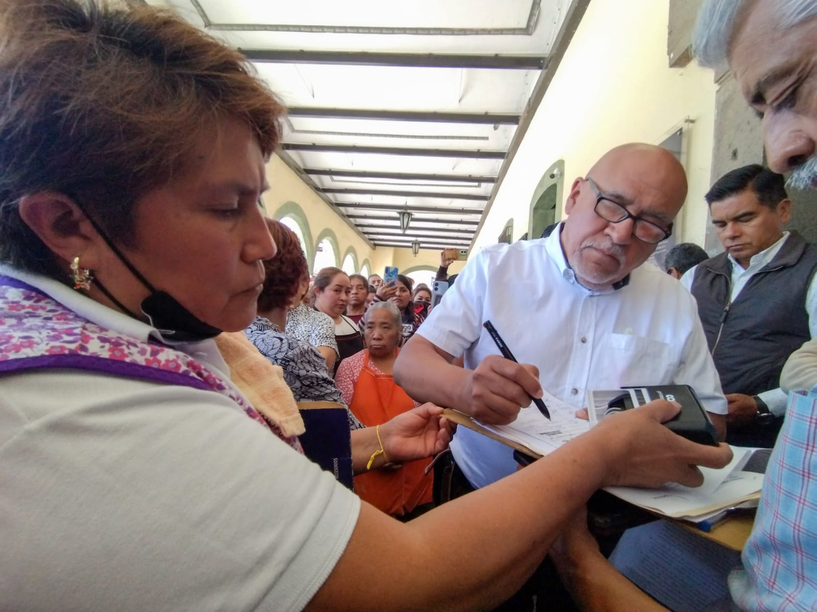 Autoridades de San Pedro Cholula fortalecen diálogo con locatarios del Mercado Cosme del Razo