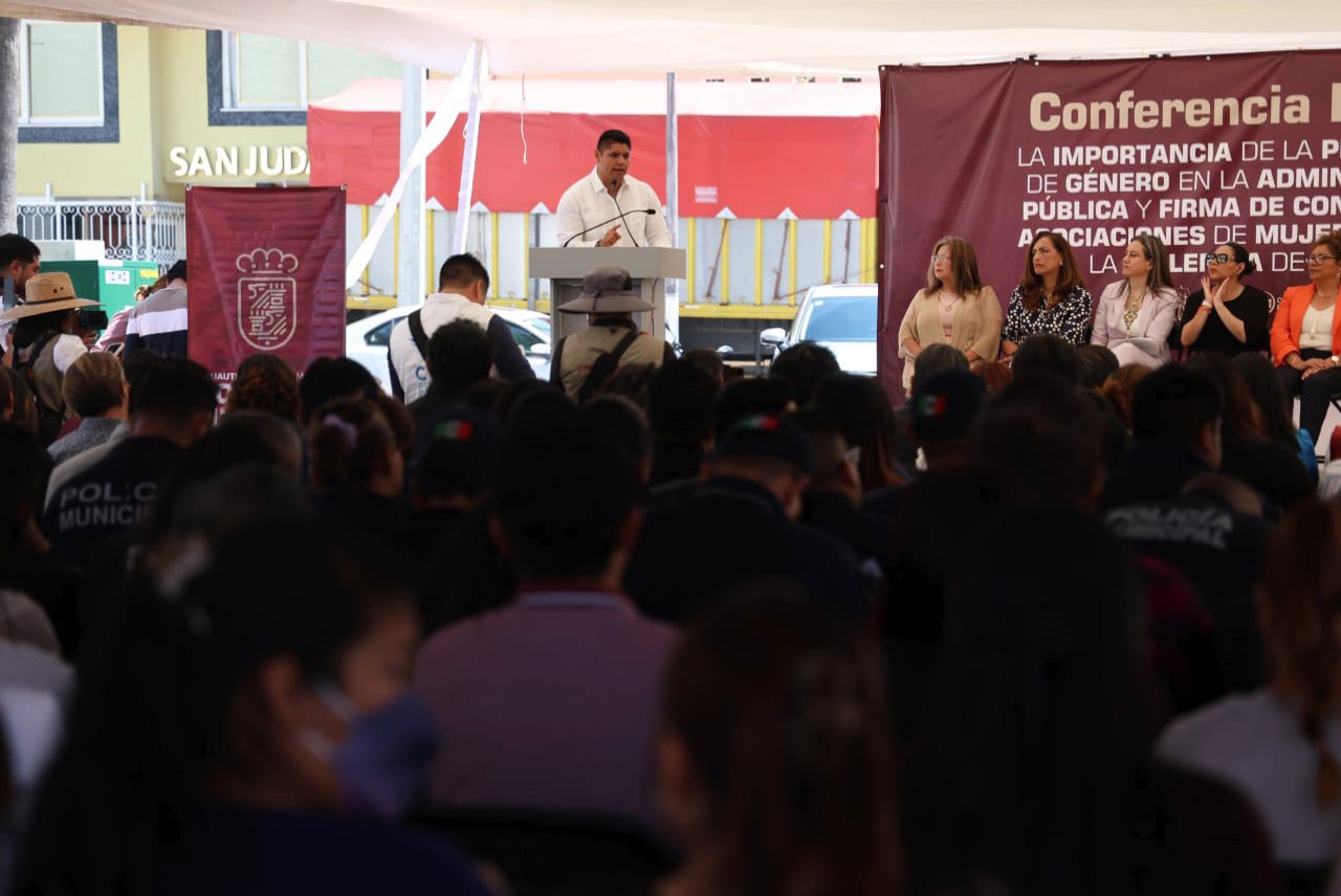 Recibe Omar Muñoz reconocimiento de asociaciones civiles por su compromiso contra la violencia de género 