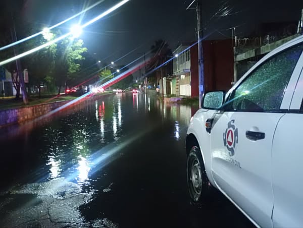 Atiende Protección Civil encharcamiento en calle Maya Norte