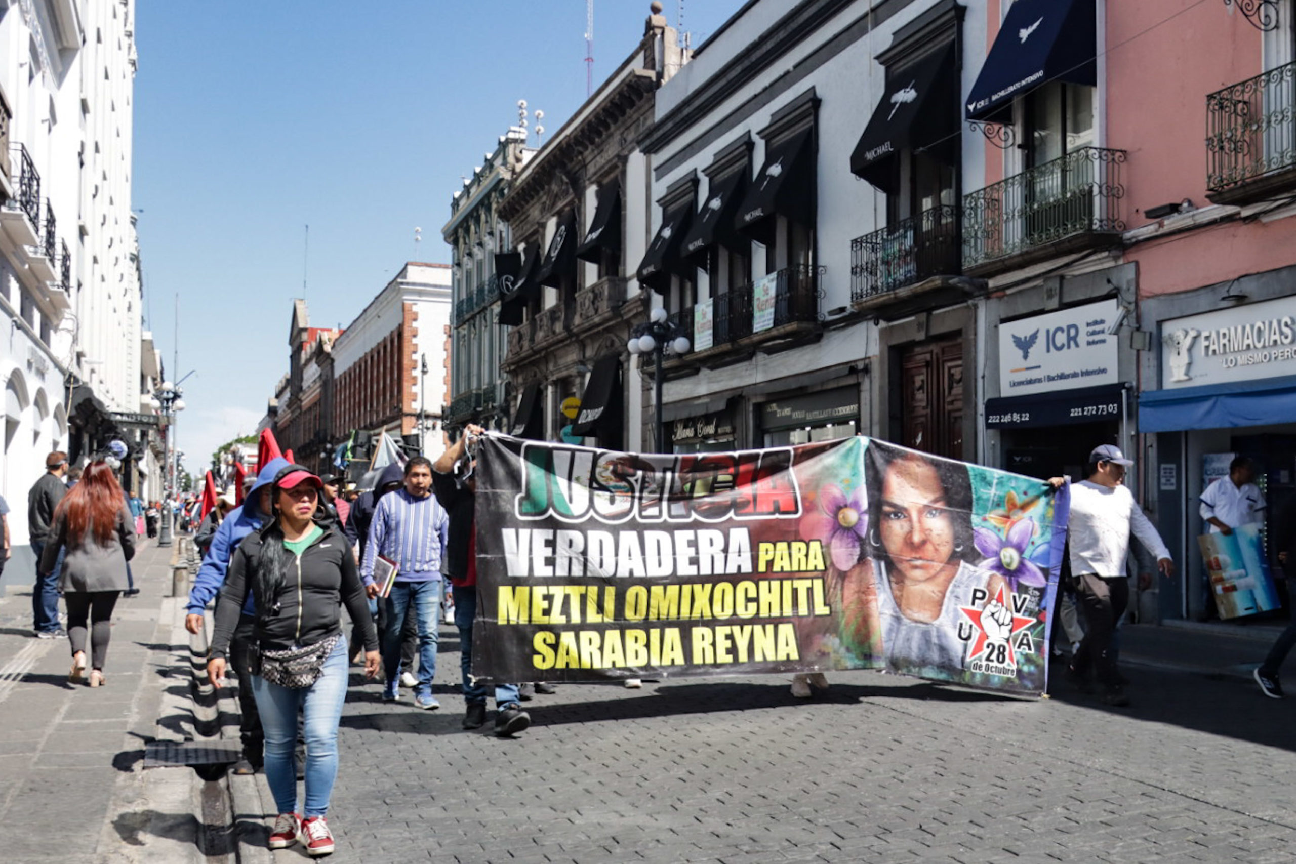 Marcha de la 28 de Octubre paraliza el Centro Histórico; exigen justicia por Meztli Sarabia