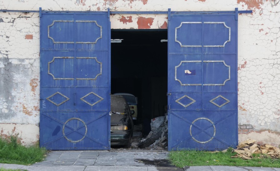 Fogata descontrolada provoca incendio en bodega abandonada en La Paz