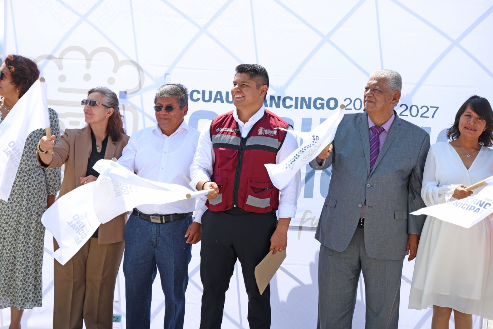 Arranca Omar Muñoz construcción de arco techos en bachilleratos de San Lorenzo Almecatla 