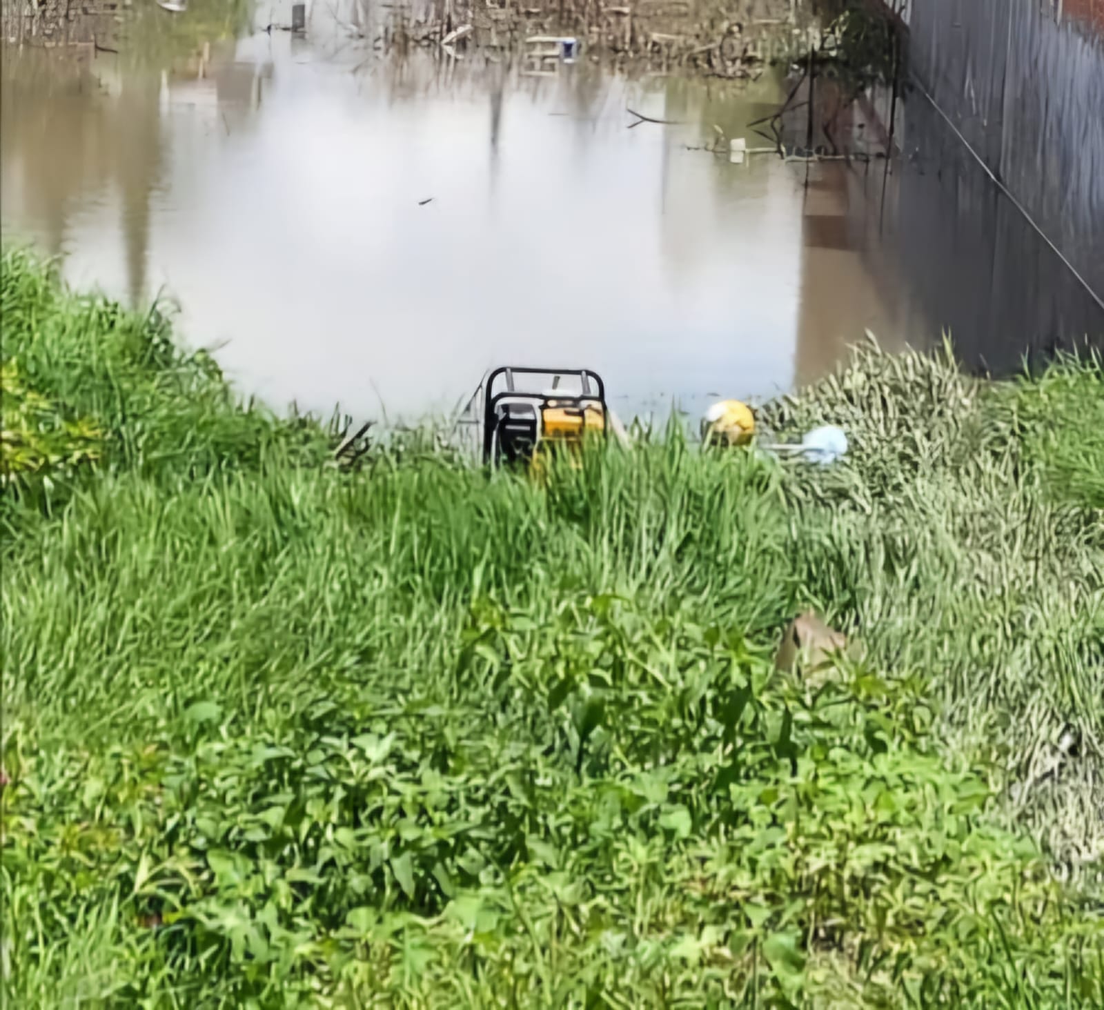 Bomberos intervienen ante inundación en la colonia La Joya tras intensas lluvias