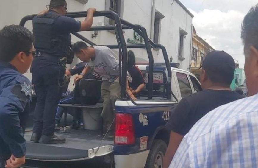 Comando armado irrumpe en mercado de Cholula: hay 9 detenidos