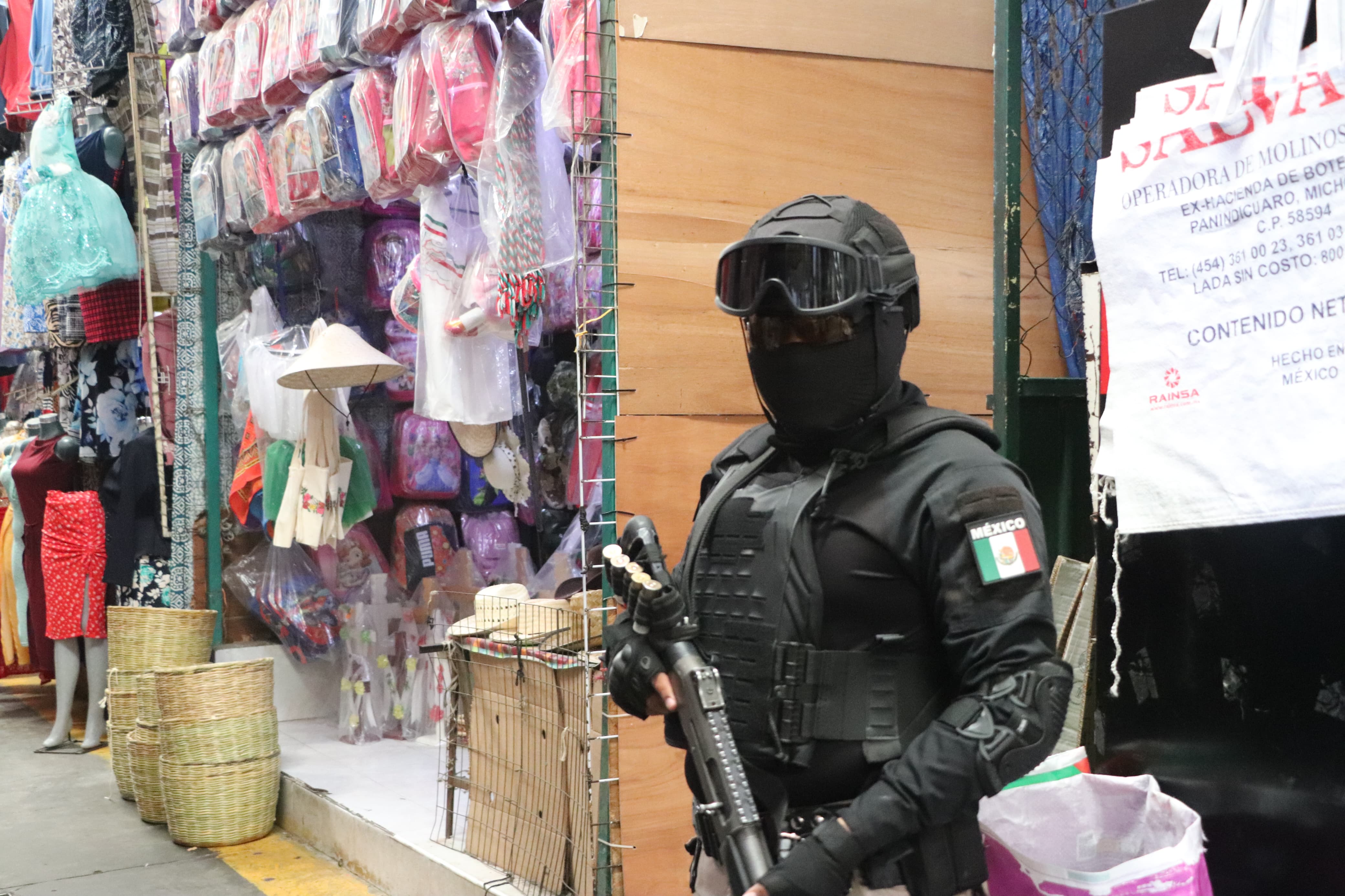 Operativos permanentes en mercados de San Pedro Cholula para salvaguardar el orden y la seguridad