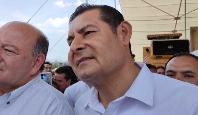 Armenta pide al Ayuntamiento de Puebla iniciar trámite para que Totimehuacan sea municipio