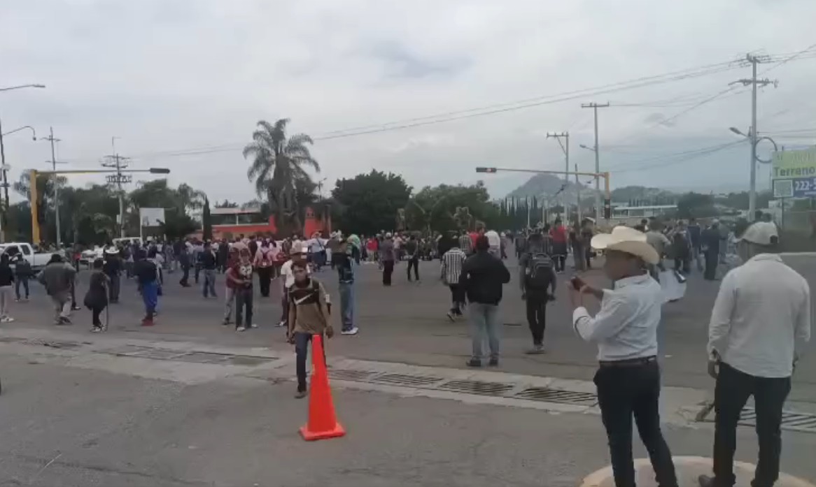 Vandalismo y caos en Atlixco por supuestos artesanos foráneos