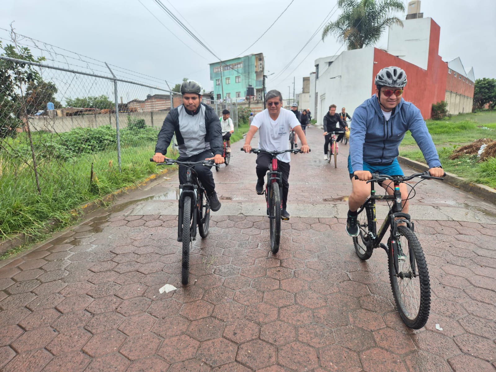 Participa Omar Muñoz en rodada ciclista con motivo del “Día del Padre”