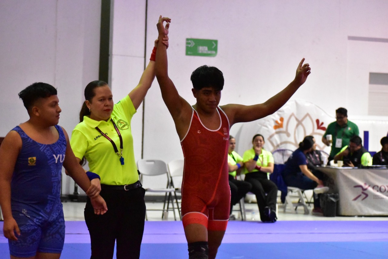 Tlaxcaltecas ganan bronce en luchas asociadas de CONADE 2025