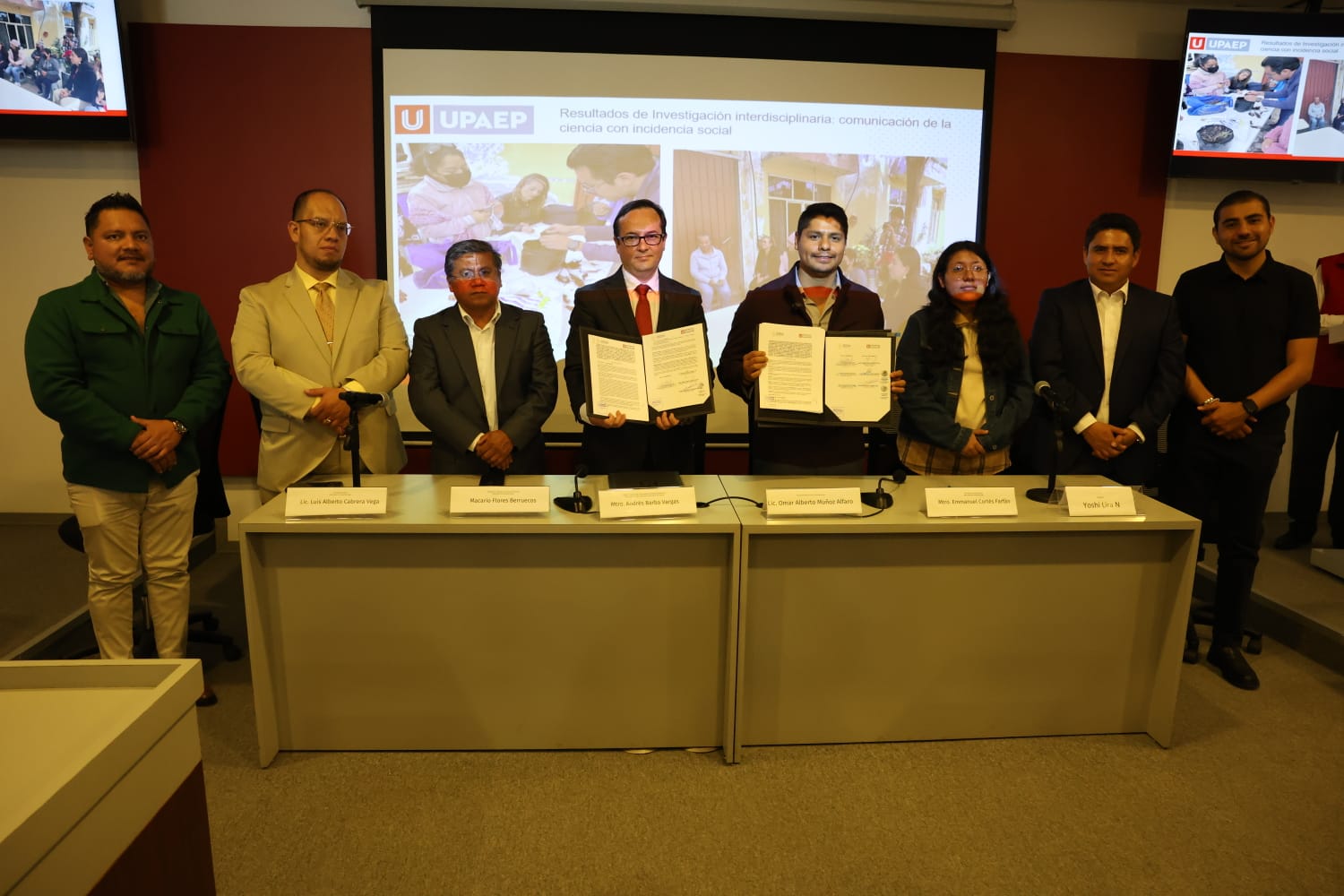 Firma Omar Muñoz convenio de colaboración con la UPAEP